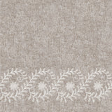 Silva Beige – Beige voksdug med elegant ornamentbort, mønster