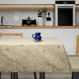 Elegant Blomst – Voksdug i beige