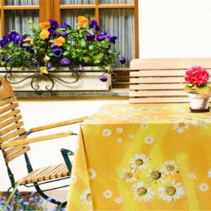 Gul voksdug med flotte margueritter 2